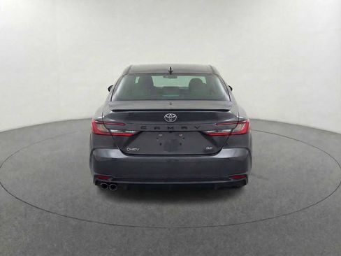 Used 2025 Toyota Camry SE image 5