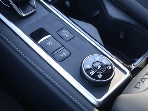 New 2026 Nissan Pathfinder SL w/ SL Premium Package (P04) image 19