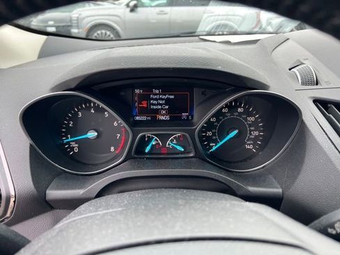 Used 2017 Ford Escape Titanium image 16