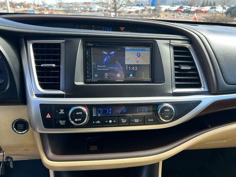 Used 2015 Toyota Highlander Limited image 21