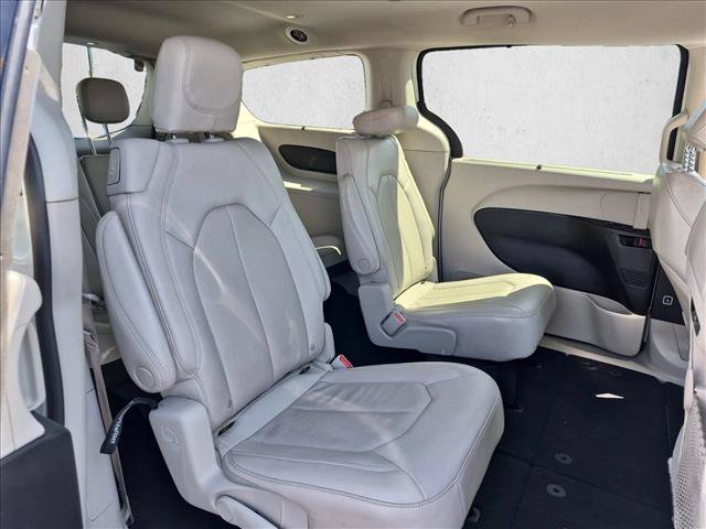 Used 2021 Chrysler Pacifica Touring-L FWD image 19