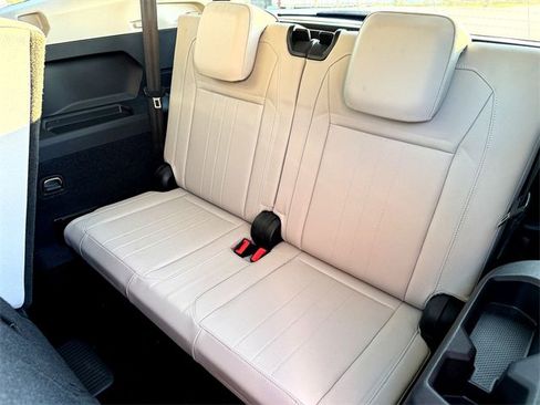 Certified 2023 Volkswagen Tiguan SE w/ Panoramic Sunroof Package image 28