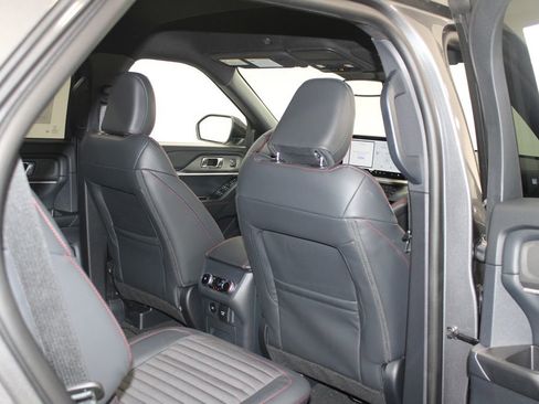 New 2026 Ford Explorer ST-Line w/ ST-Line Street Pack RWD image 31
