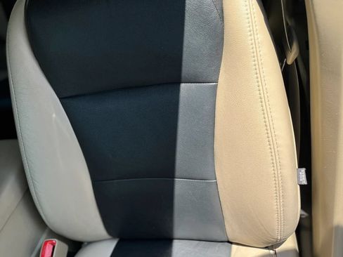 Used 2013 Toyota Highlander Plus FWD image 10