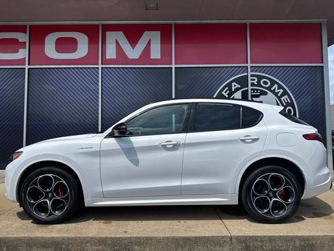 Used 2022 Alfa Romeo Stelvio Veloce AWD/4WD image 15