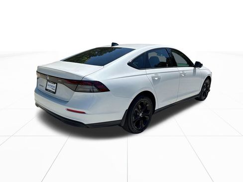 Certified 2025 Honda Accord SE image 9