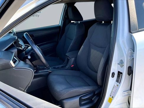 Used 2022 Toyota Corolla Cross LE w/ Black Badges Package (TMS) AWD/4WD image 21
