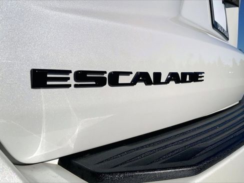 Certified 2024 Cadillac Escalade ESV V w/ LPO, ONYX Package image 31