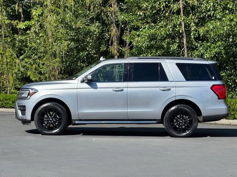 Used 2022 Ford Expedition XLT AWD/4WD image 3