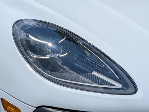 Certified 2025 Porsche Macan S AWD/4WD image 27
