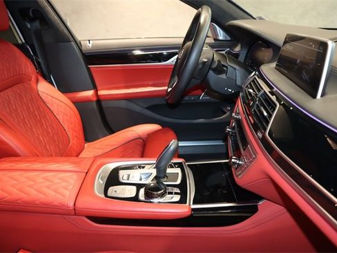 Certified 2022 BMW ALPINA B7 xDrive w/ Luxury Rear Seating Package image 39