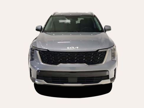 Used 2024 Kia Sorento S image 3