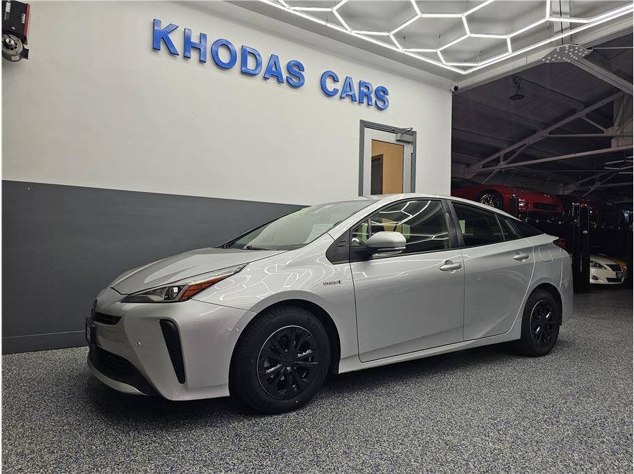Used 2022 Toyota Prius LE FWD image 2