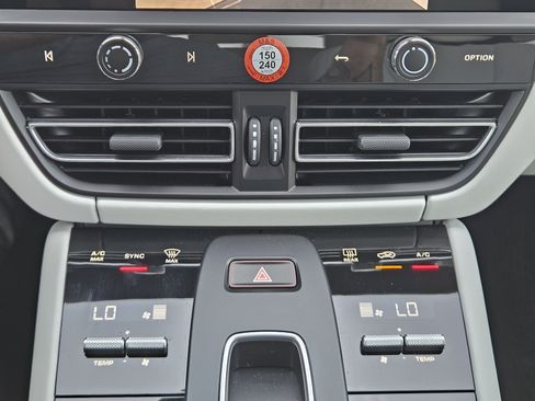 Certified 2026 Porsche Macan Turbo AWD/4WD image 19