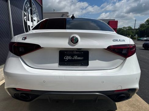 Used 2022 Alfa Romeo Giulia Veloce AWD/4WD image 10