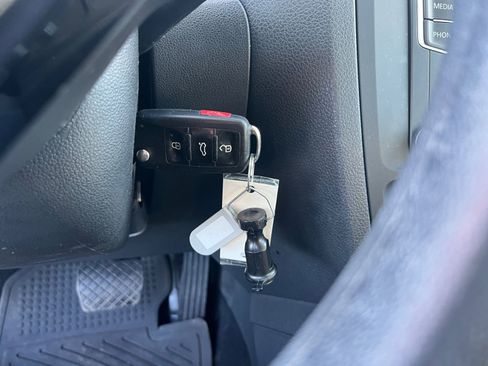 Used 2017 Volkswagen Jetta S image 33