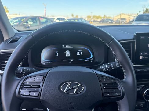 Used 2025 Hyundai Venue SEL image 27