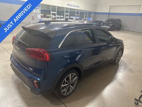 Used 2022 Kia Niro Touring Special Edition image 3