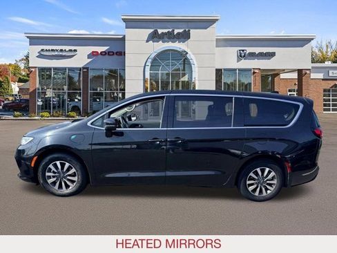 Used 2023 Chrysler Pacifica Touring-L FWD image 5
