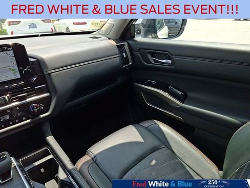 Used 2024 Nissan Pathfinder Platinum w/ Cargo Package AWD/4WD image 16