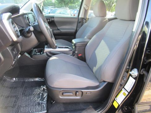 Used 2022 Toyota Tacoma SR5 w/ Technology Package RWD image 19