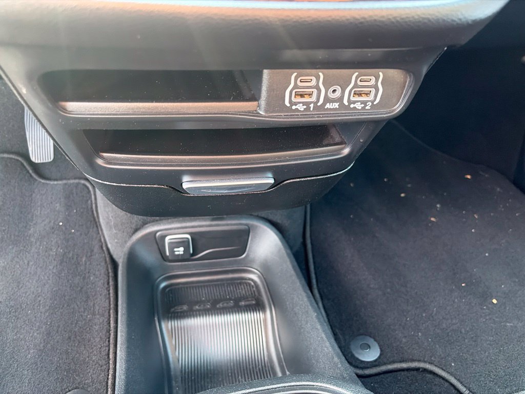 Certified 2025 Chrysler Pacifica Select FWD image 30