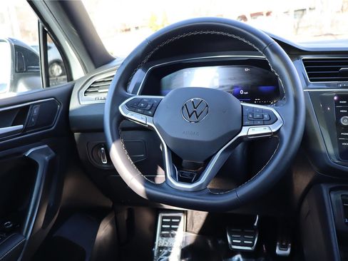 Used 2023 Volkswagen Tiguan SE R-Line image 16
