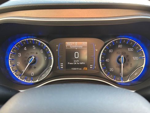 Used 2019 Chrysler Pacifica Touring Plus w/ Tire & Wheel Group image 12