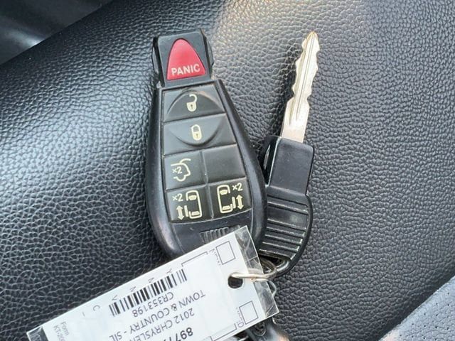 Used 2012 Chrysler Town & Country Touring w/ Entertainment Group #1 FWD image 37
