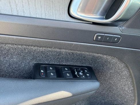 Used 2022 Volvo XC40 T5 Inscription image 16