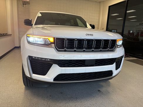 New 2026 Jeep Grand Cherokee L Limited image 9