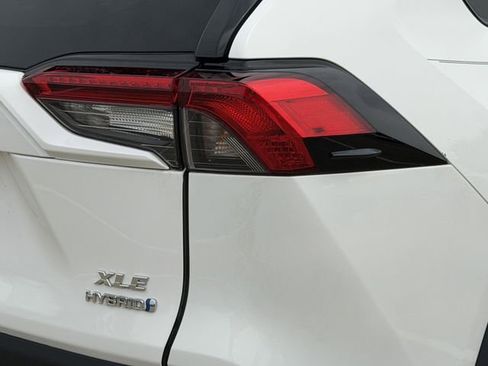 Used 2020 Toyota RAV4 XLE w/ Convenience Package image 7