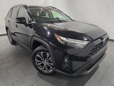 Used 2023 Toyota RAV4 XLE Premium AWD/4WD image 7