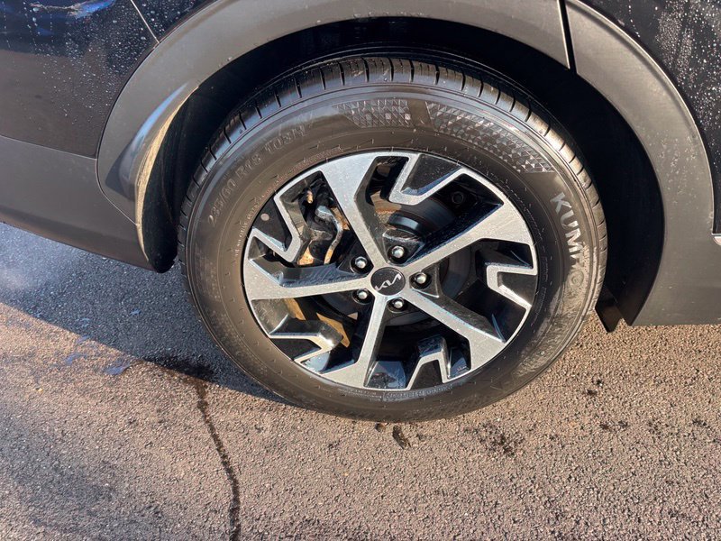 Certified 2024 Kia Sportage EX FWD image 15