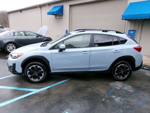 Used 2022 Subaru Crosstrek 2.0i Premium image 3