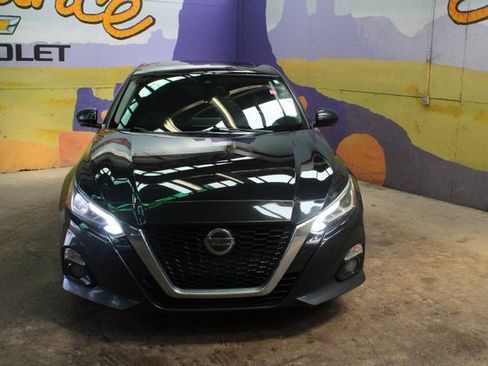 Used 2019 Nissan Altima 2.5 Platinum image 3