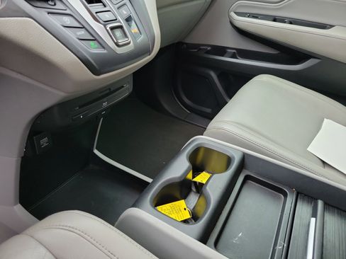 Used 2018 Honda Odyssey Touring image 29