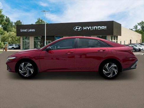 New 2025 Hyundai Elantra SEL image 3