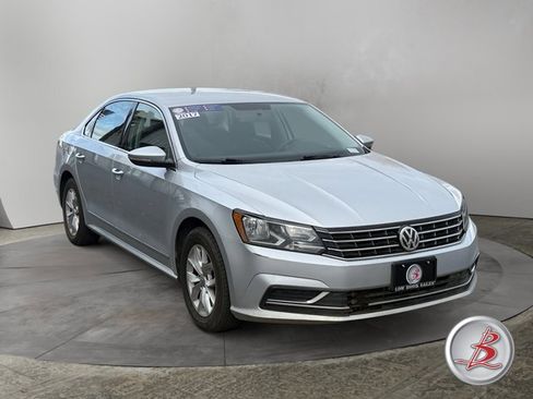 Used 2017 Volkswagen Passat 1.8T S image 1