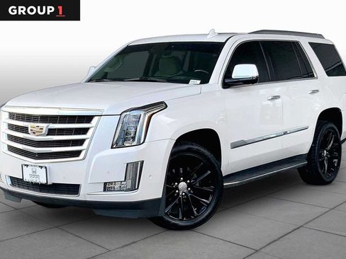 Used 2018 Cadillac Escalade Luxury AWD/4WD image 1