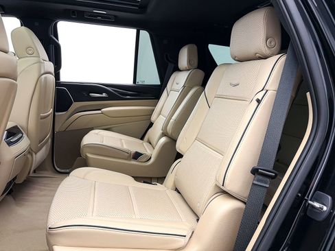 Used 2023 Cadillac Escalade Premium Luxury image 44