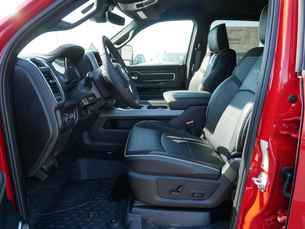 New 2026 RAM 2500 Laramie AWD/4WD image 7