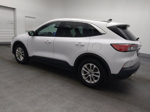 Used 2020 Ford Escape SE image 3