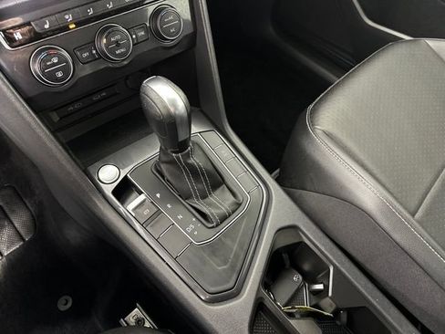 Used 2021 Volkswagen Tiguan SE image 20