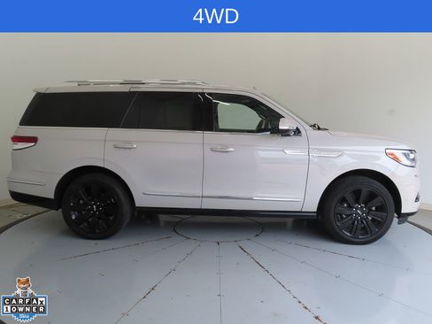 Used 2022 Lincoln Navigator Reserve AWD/4WD image 2