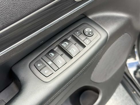 Used 2020 Jeep Grand Cherokee Limited AWD/4WD image 20