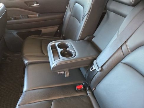 Used 2022 Nissan Pathfinder SL AWD/4WD image 49