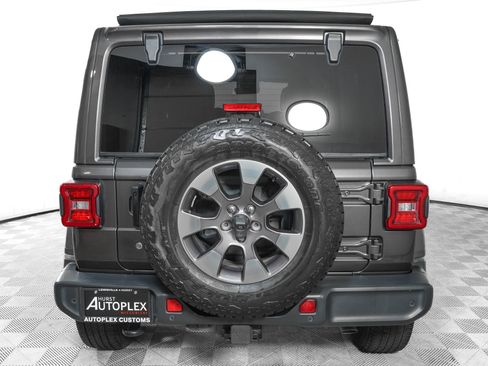Used 2019 Jeep Wrangler Unlimited Sahara AWD/4WD image 5