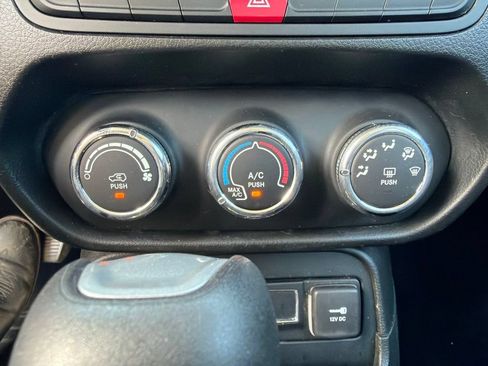 Used 2015 Jeep Renegade Sport w/ Power & Air Group FWD image 18