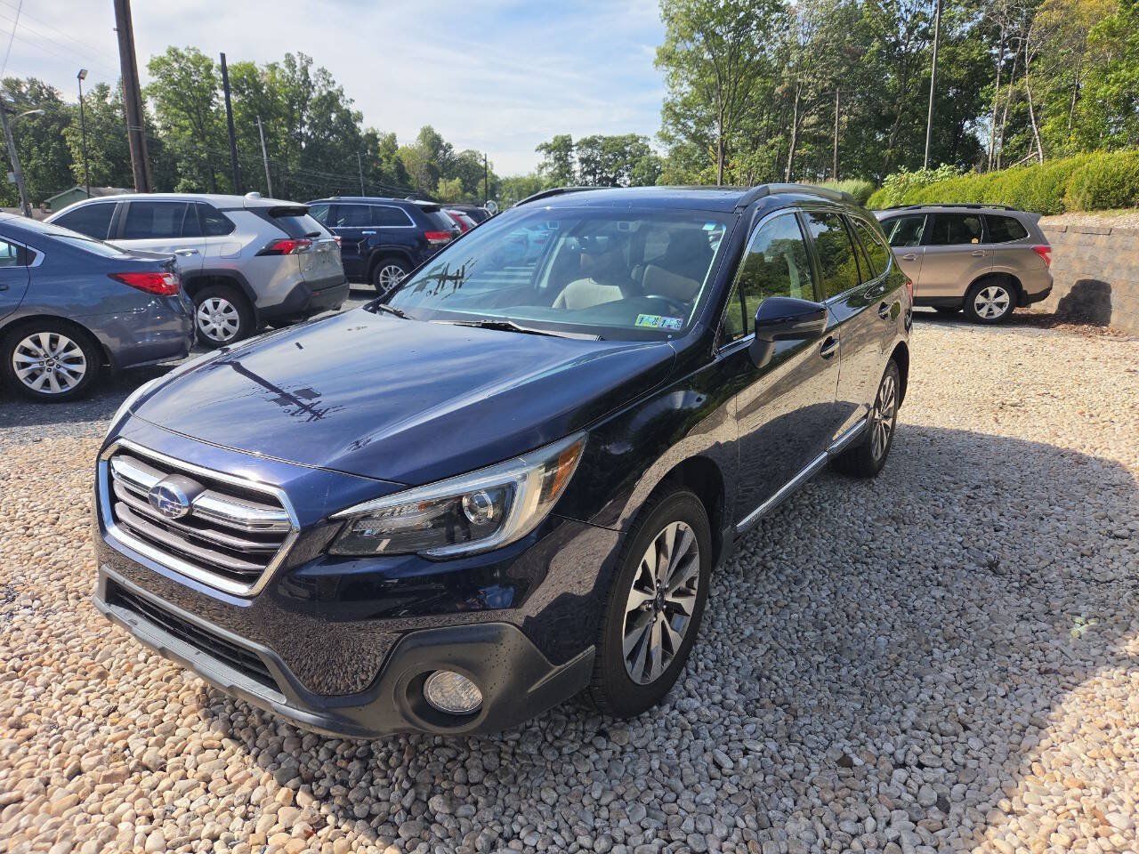 Used 2018 Subaru Outback 3.6R Touring AWD/4WD image 3